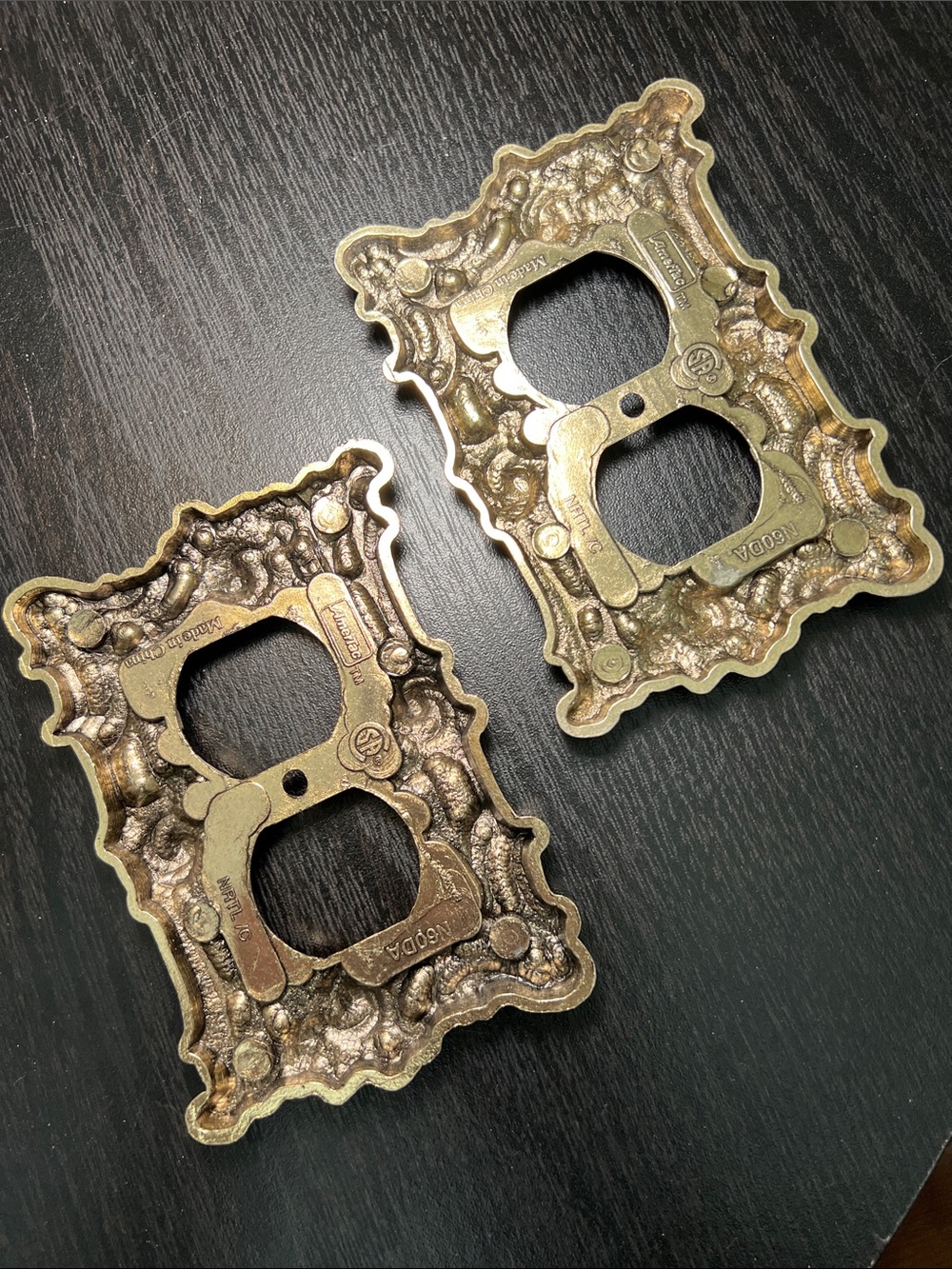 Set of 2 Vintage Hollywood Regency Gold Brass Ornate Rose Outlet Covers - Picture 4 of 6